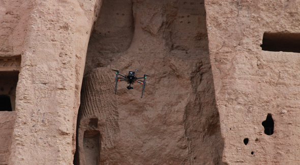 Drone devant le petit Bouddha. Prise de vue Iconem.  